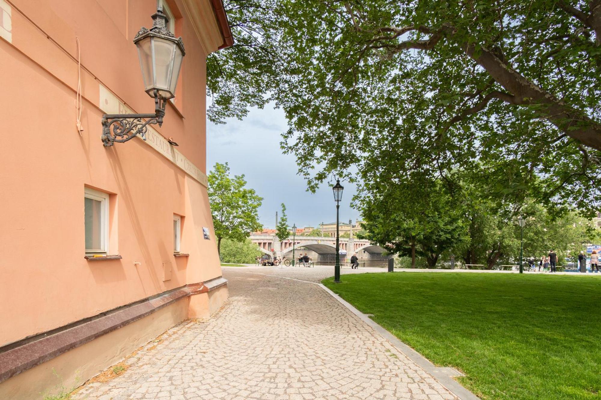 River View Apartment Прага Екстериор снимка
